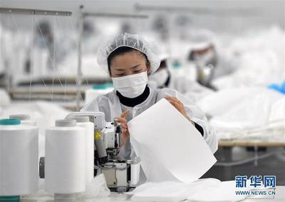 湖北 医用物资企业全力生产 助力疫情防控与医用口罩保障